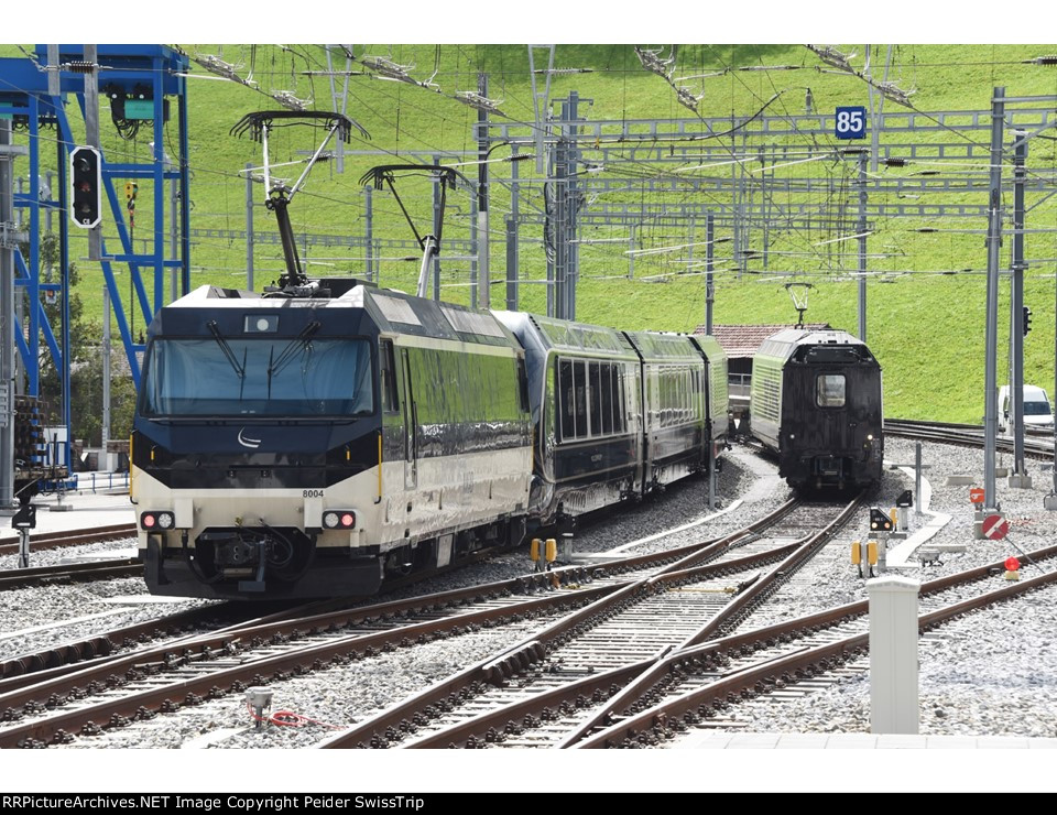 World first combined narrow/standard gauge train